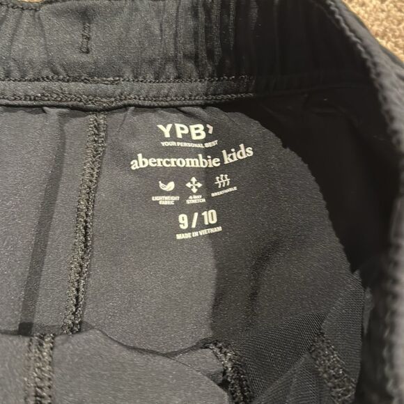 Abercrombie Kids size 9/10 YPB Dri fit shorts! Great condition never - Picture 2 of 4